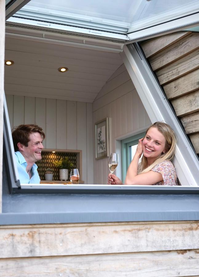 Ferienhaus Luxury Retreat 30mins Taxi Ride From West London Chessington
